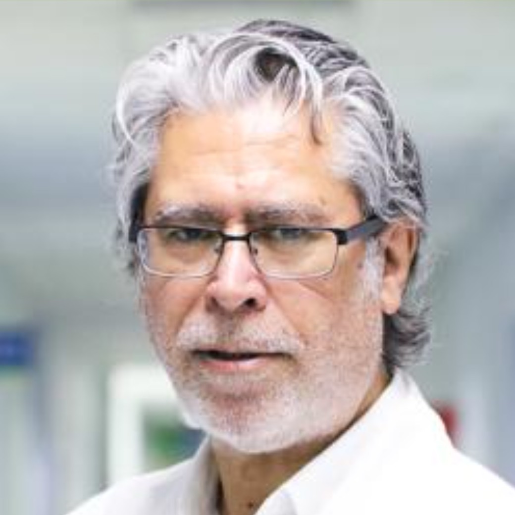 Dr. Roberto González Cabrera
